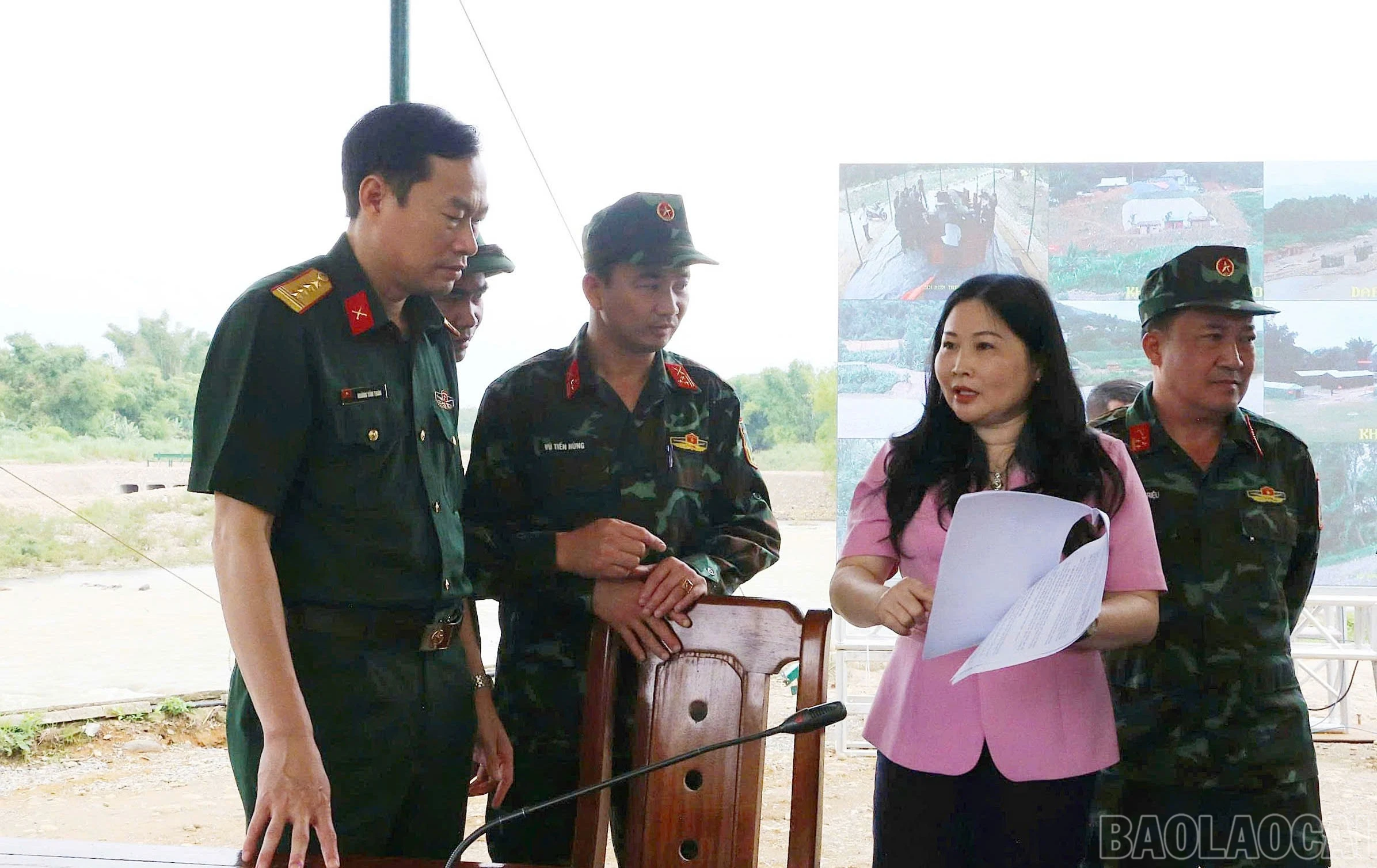 baolaocai-br_kiem-tra-cong-tac-trang-tri-khanh-tiet-tai-ban-chi-huy.jpg