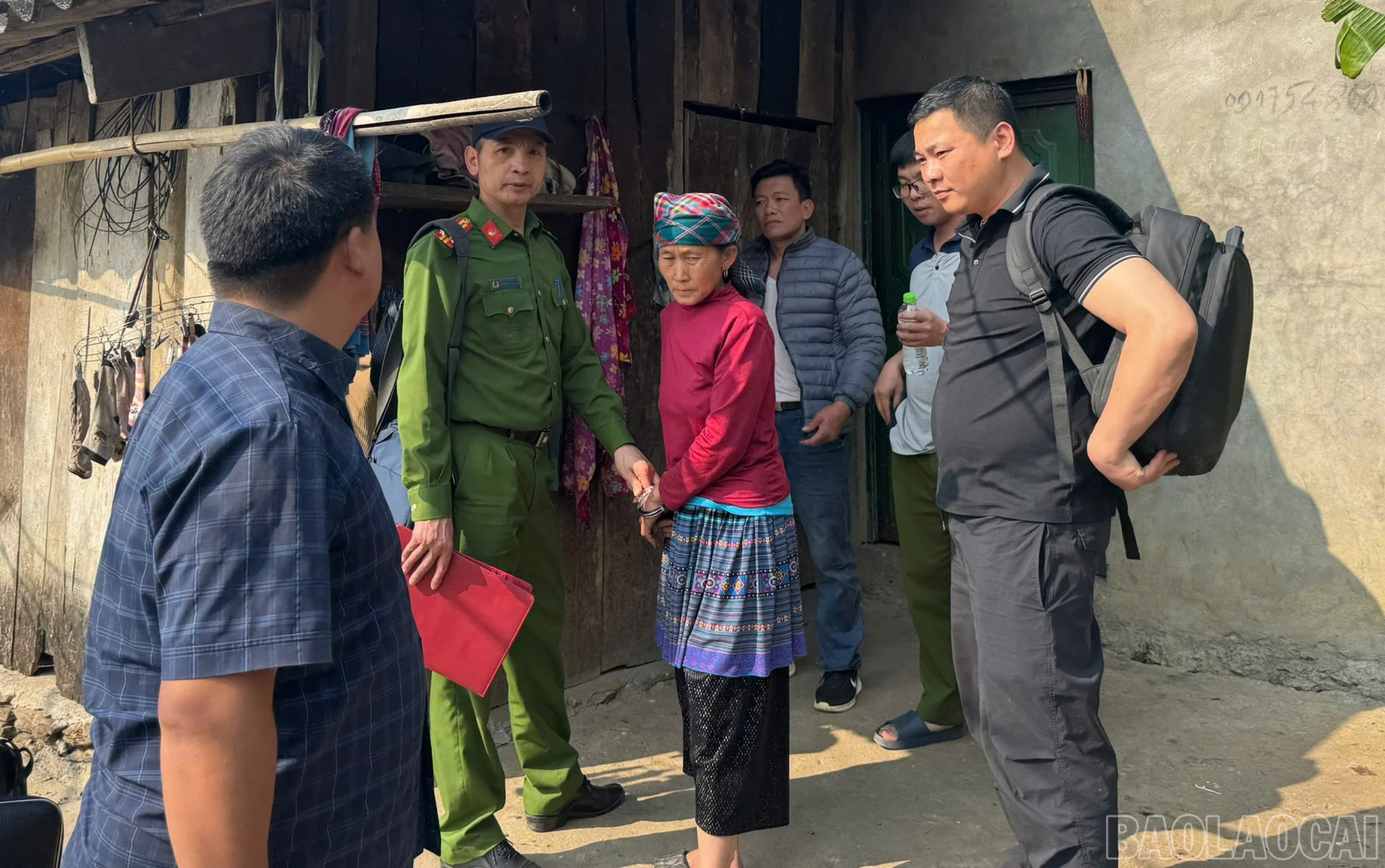baolaocai-br_thao-thi-vang-bi-luc-luong-cong-an-xa-bat-giu-6105.jpg