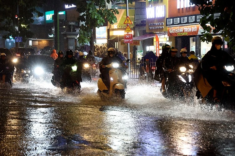 Trung Bộ có nơi mưa trên 150 mm.