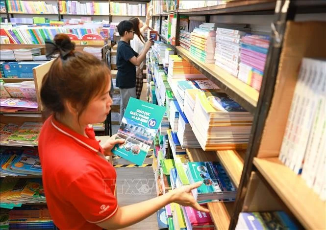 Năm học 2026 - 2027 bắt đầu sử dụng một bộ sách giáo khoa thống nhất trên toàn quốc. Ảnh: Thanh Tùng/TTXVN