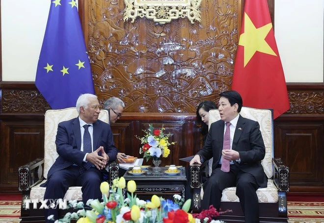 Chủ tịch nước Lương Cường và Chủ tịch Hội đồng châu Âu Antonio Costa hội đàm hẹp.