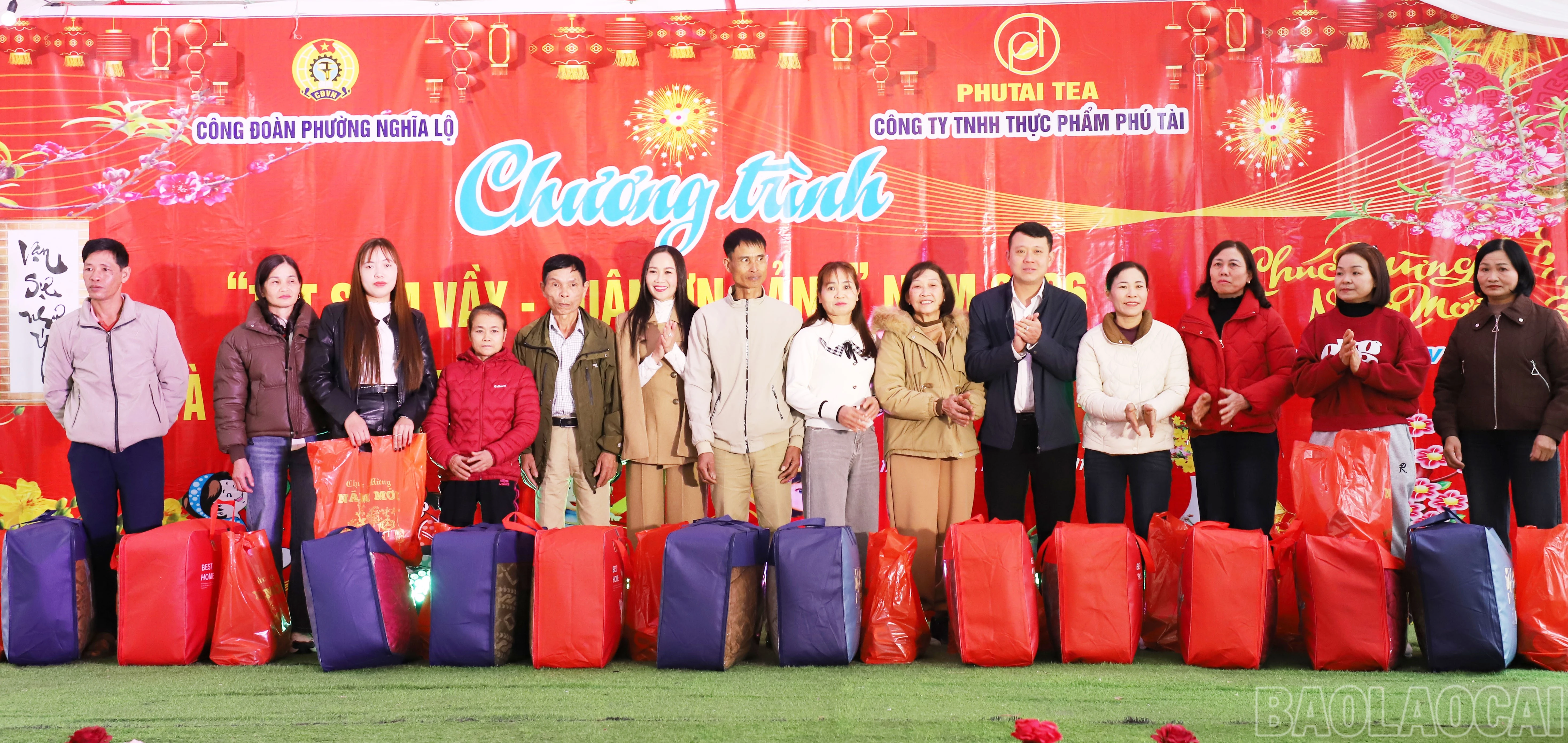 baolaocai-br_cong-ty-tnhh-phu-tai-trao-nhung-phan-qua-y-nghia-cho-nguoi-lao-dong.jpg