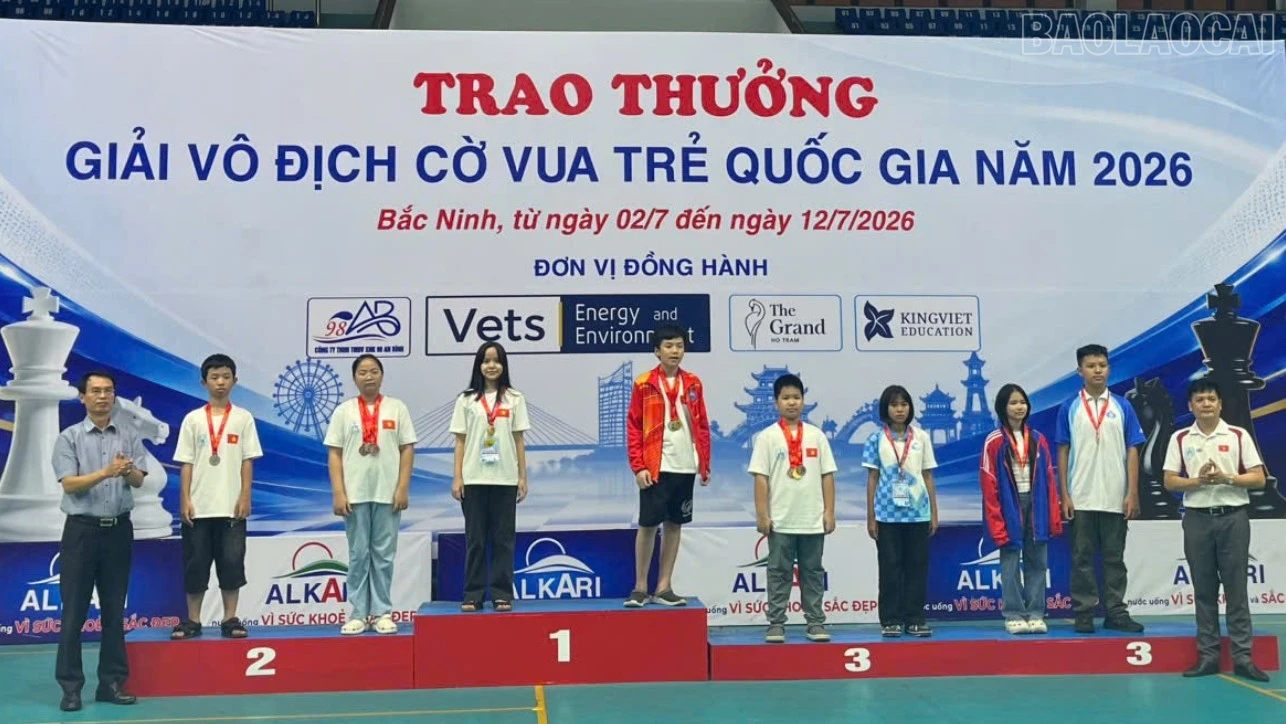 baolaocai-tr_trao-giai-cho-cac-van-dong-vien-2-7634.jpg