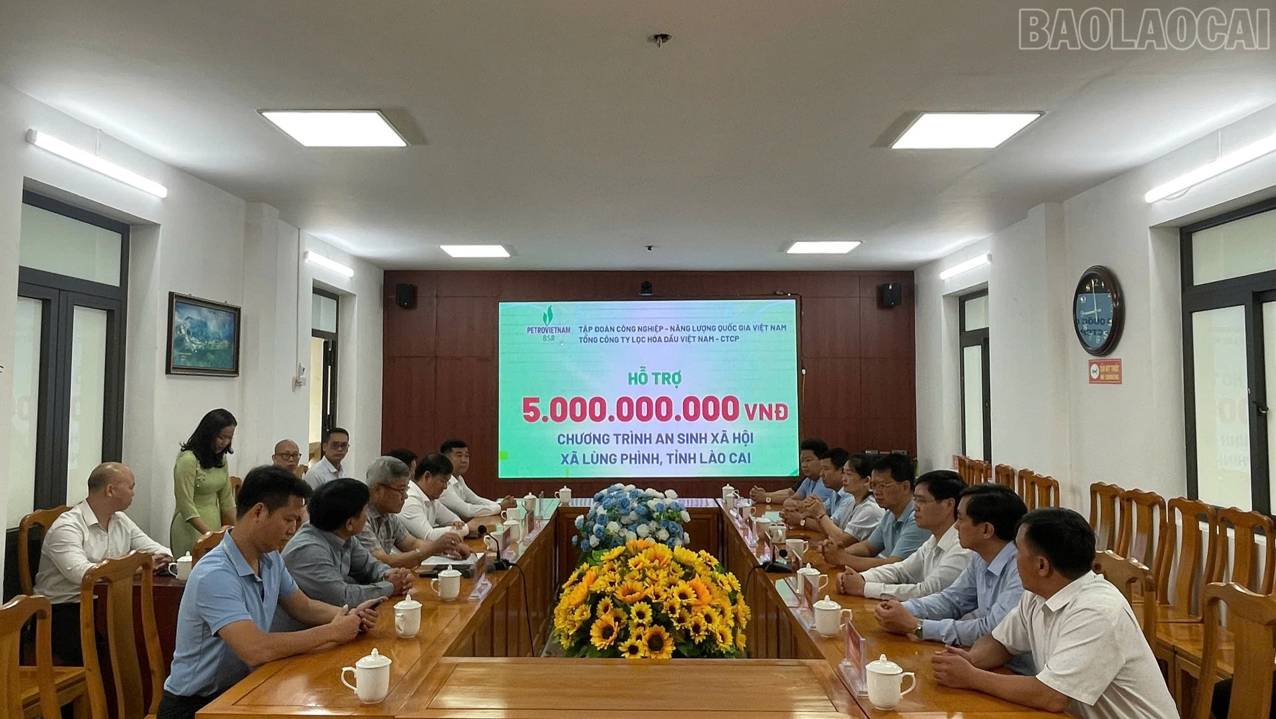 Quang cảnh chương trình trao hỗ trợ.