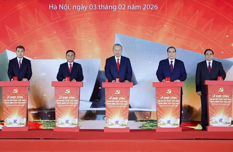 Tổng Bí thư Tô Lâm, Thủ tướng Phạm Minh Chính và các đồng chí lãnh đạo, nguyên lãnh đạo Đảng, Nhà nước thực hiện nghi thức khởi công dự án xây dựng Bảo tàng Đảng Cộng sản Việt Nam.