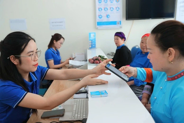 Các nhà mạng tích cực hỗ trợ khách hàng xác thực thông tin thuê bao - Ảnh: VGP