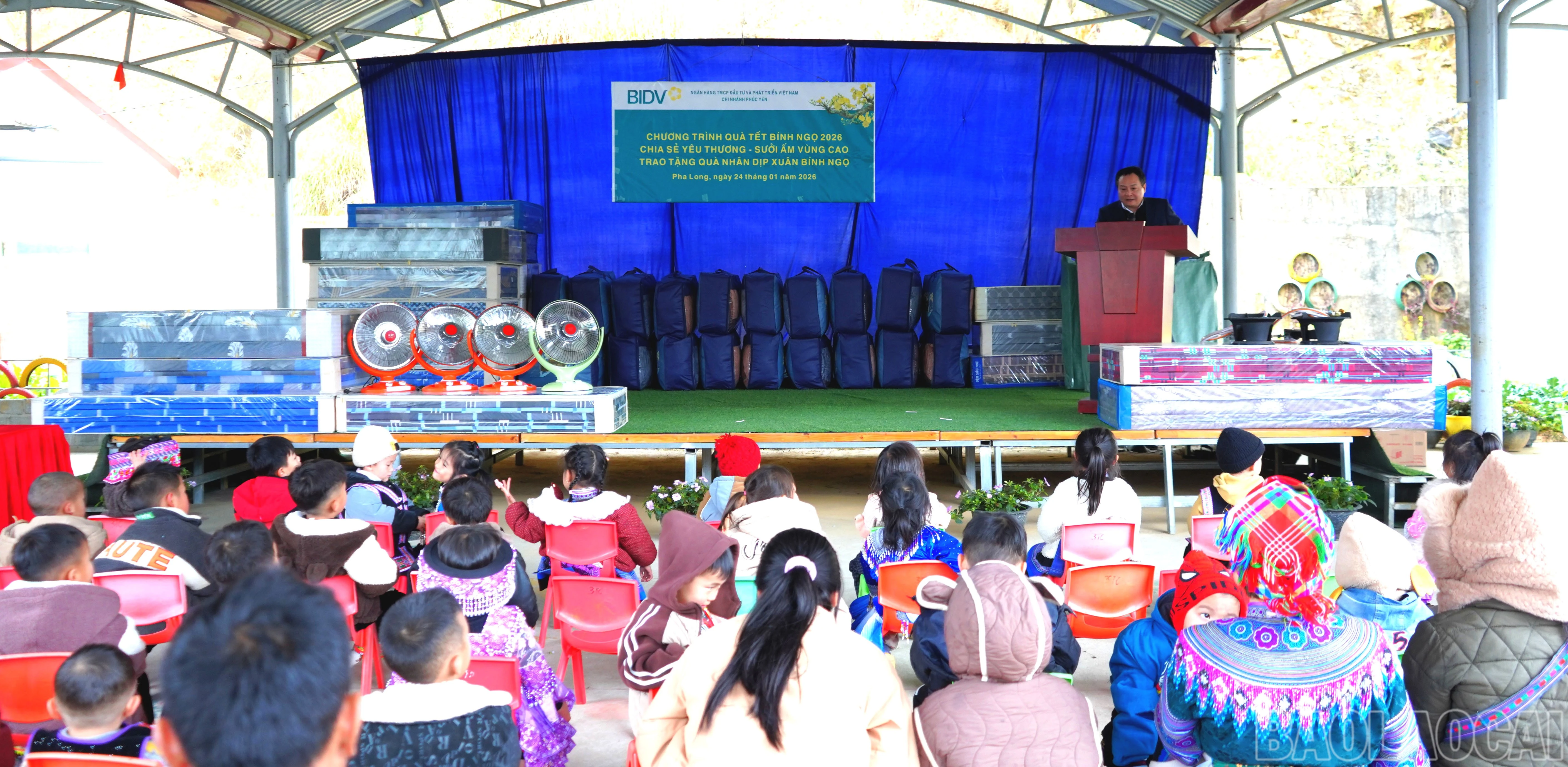 baolaocai-br_quang-canh-chuong-trinh-tang-qua.jpg