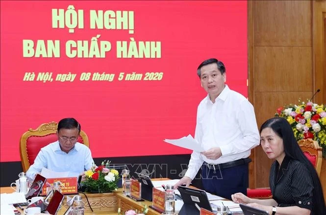Đồng chí Nguyễn Long Hải, Ủy viên Trung ương Đảng, Phó Bí thư Thường trực Đảng ủy các cơ quan Đảng Trung ương trình bày báo cáo tại hội nghị.