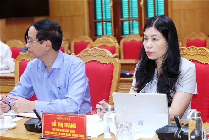 Các đồng chí dự hội nghị.