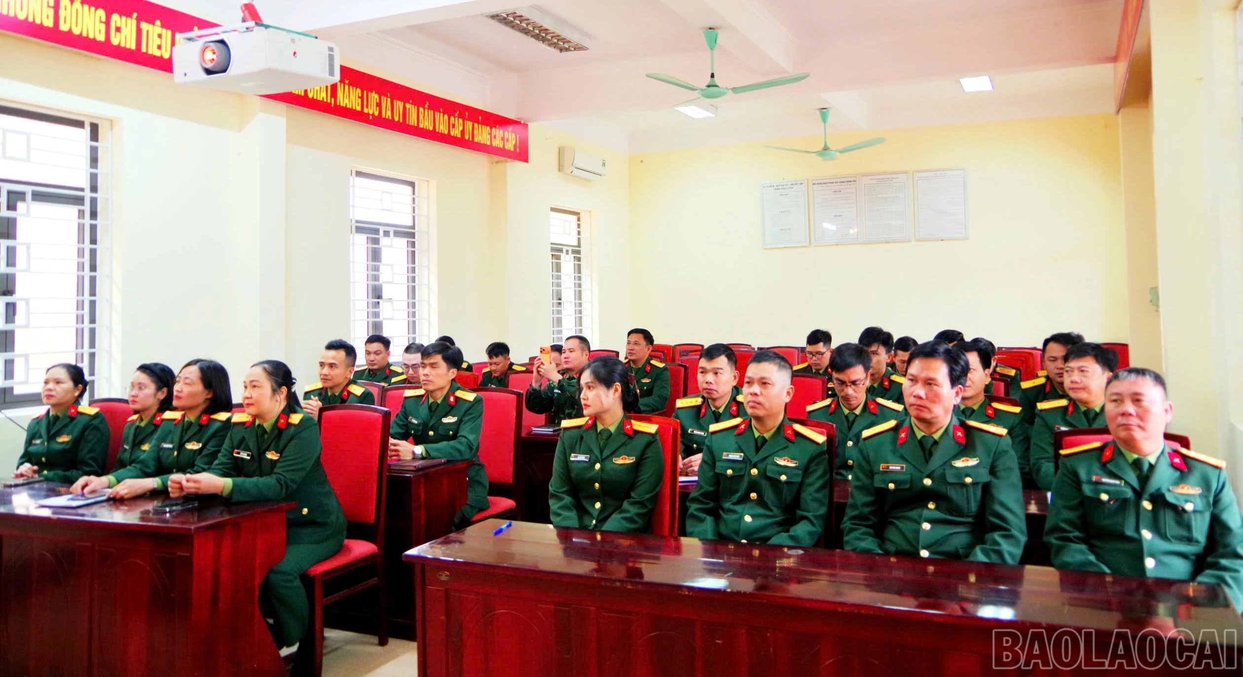 baolaocai-br_3-cac-dai-bieu-du-gap-mat-893.jpg