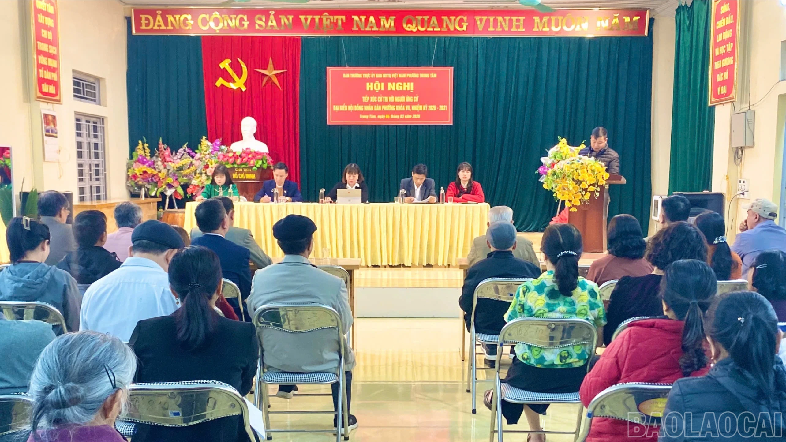 baolaocai-br_hoi-nghi-tiep-xuc-cu-tri-cua-cac-ung-cu-vien-5926.jpg