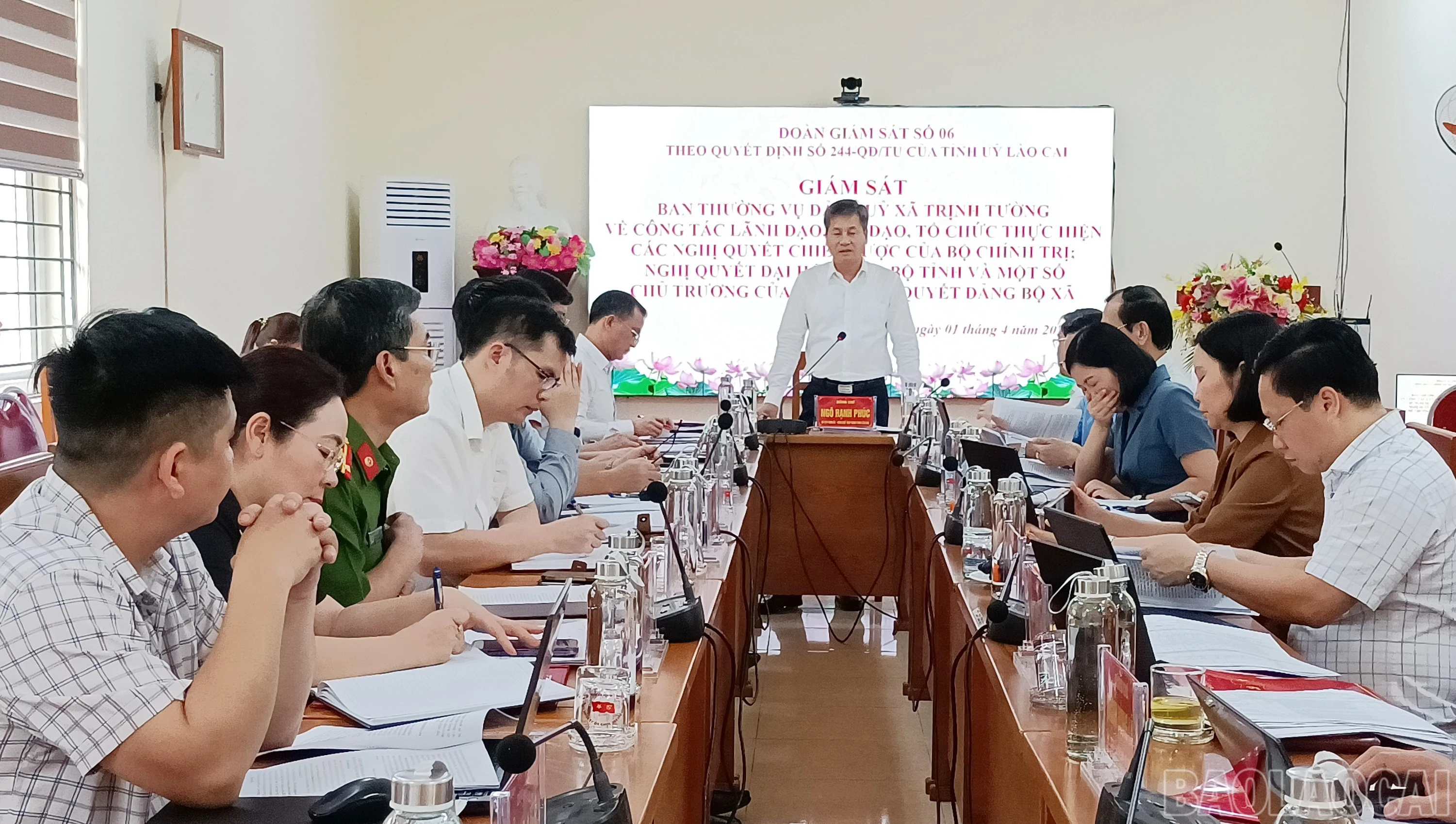 Quang cảnh buổi làm việc.