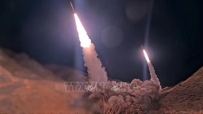Tên lửa của IRGC nhằm vào cơ sở KJL đặt tại Mina Abdullah (Kuwait). Ảnh minh họa: IRNA/TTXVN phát