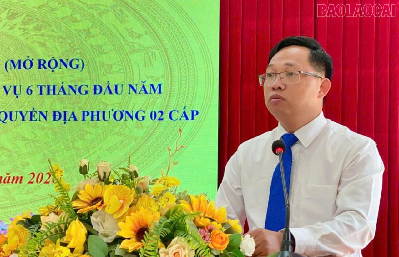 baolaocai-tr_dong-chi-nguyen-ngoc-quynh-bi-thu-dang-uy-chu-tich-hdnd-xa-phat-bieu-tai-hoi-nghi-5152.jpg