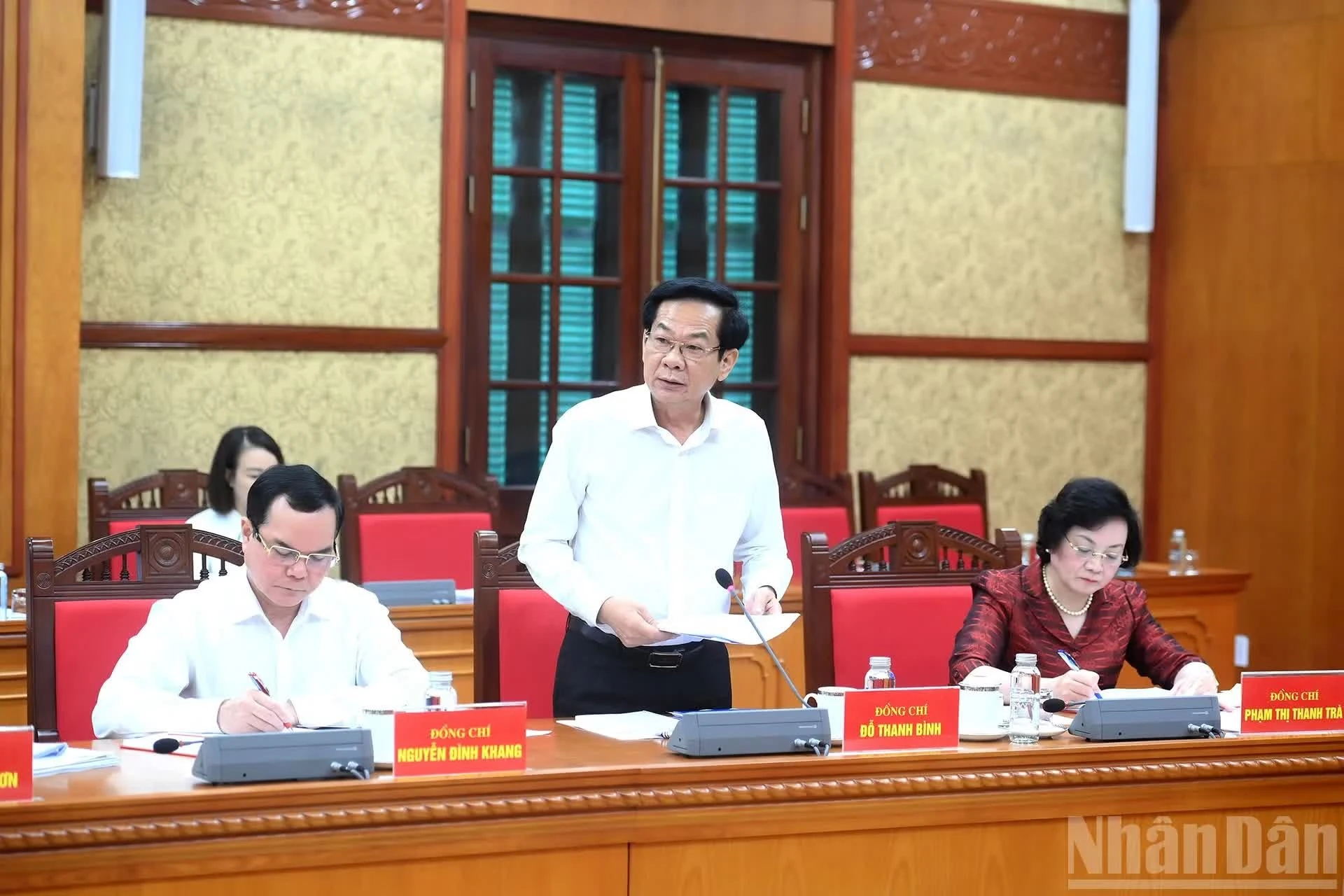 Bộ trưởng Nội vụ Đỗ Thanh Bình trình bày báo cáo tại cuộc làm việc.