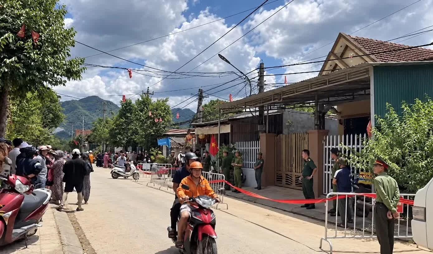 Người vợ tử vong trên giường với nhiều vết thương tại nhà riêng.