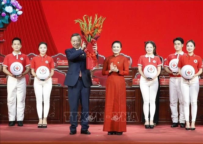 Đại hội thực hiện nghi thức đề cử Tổng Bí thư , Chủ tịch nước Tô Lâm giữ cương vị Chủ tịch danh dự Hội Chữ thập đỏ Việt Nam nhiệm kỳ 2026 - 2031. Ảnh: Thống Nhất/TTXVN