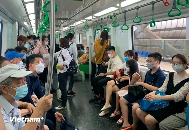 Khuyến khích người dân sử dụng phương tiện giao thông công cộng.