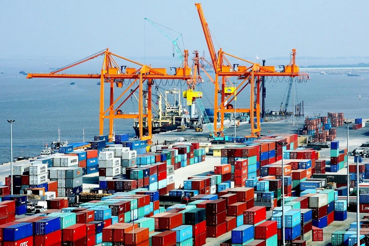 Dù khó khăn, tăng trưởng GDP vẫn đạt 8,02% trong năm 2025.