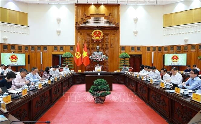 Thủ tướng Lê Minh Hưng làm việc với lãnh đạo các bộ, ngành liên quan về công nghệ chiến lược và sản phẩm công nghệ chiến lược. Ảnh: Dương Giang/TTXVN