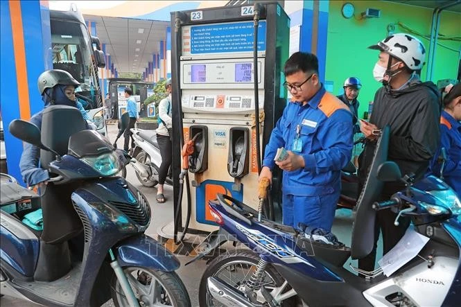 Giá xăng dầu biến động những ngày gần đây.