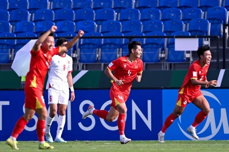 Hiểu Minh ăn mừng bàn thắng ghi được ở trận ra quân gặp U23 Jordan.