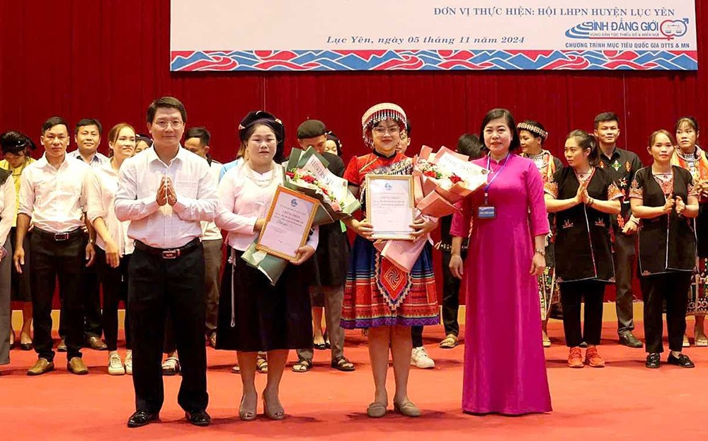 Hội thi Tìm hiểu kiến thức về phòng chống bạo lực gia đình tại huyện Lục Yên ảnh 1 Hội thi Tìm hiểu kiến thức về phòng chống bạo lực gia đình tại huyện Lục Yên ảnh 1