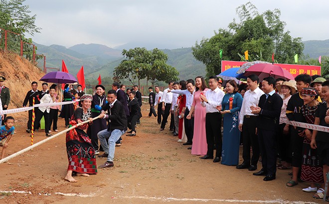 Bí thư Tỉnh ủy Đỗ Đức Duy dự Lễ công bố xã đạt chuẩn nông thôn mới và Ngày hội Đại đoàn kết toàn dân tộc năm 2022 tại xã Châu Quế Thượng, huyện Văn Yên ảnh 12 Bí thư Tỉnh ủy Đỗ Đức Duy dự Lễ công bố xã đạt chuẩn nông thôn mới và Ngày hội Đại đoàn kết toàn dân tộc năm 2022 tại xã Châu Quế Thượng, huyện Văn Yên ảnh 12