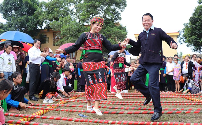 Bí thư Tỉnh ủy Đỗ Đức Duy dự Lễ công bố xã đạt chuẩn nông thôn mới và Ngày hội Đại đoàn kết toàn dân tộc năm 2022 tại xã Châu Quế Thượng, huyện Văn Yên ảnh 11 Bí thư Tỉnh ủy Đỗ Đức Duy dự Lễ công bố xã đạt chuẩn nông thôn mới và Ngày hội Đại đoàn kết toàn dân tộc năm 2022 tại xã Châu Quế Thượng, huyện Văn Yên ảnh 11