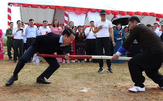 Bí thư Tỉnh ủy Đỗ Đức Duy dự Lễ công bố xã đạt chuẩn nông thôn mới và Ngày hội Đại đoàn kết toàn dân tộc năm 2022 tại xã Châu Quế Thượng, huyện Văn Yên ảnh 10 Bí thư Tỉnh ủy Đỗ Đức Duy dự Lễ công bố xã đạt chuẩn nông thôn mới và Ngày hội Đại đoàn kết toàn dân tộc năm 2022 tại xã Châu Quế Thượng, huyện Văn Yên ảnh 10