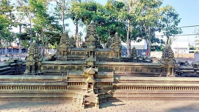 Thăm ngôi chùa lộng lẫy sắc vàng ở Sóc Trăng ảnh 3