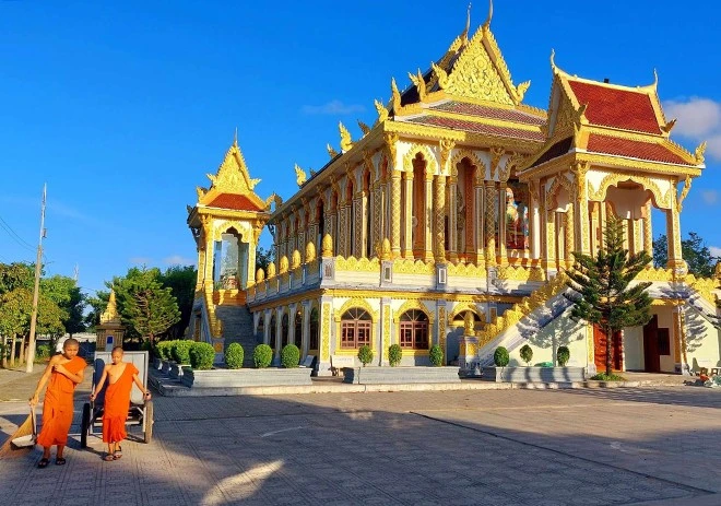 Thăm ngôi chùa lộng lẫy sắc vàng ở Sóc Trăng ảnh 1