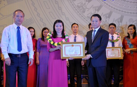 Yên Bái gặp mặt kỷ niệm 35 năm Ngày nhà giáo Việt Nam ảnh 5 Yên Bái gặp mặt kỷ niệm 35 năm Ngày nhà giáo Việt Nam ảnh 5