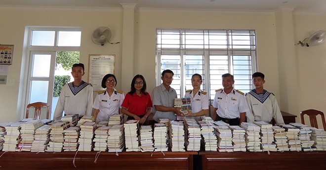 Lữ đoàn 171 tiếp nhận 850 đầu sách mới từ Thư viện tỉnh Bà Rịa - Vũng Tàu ảnh 1 Lữ đoàn 171 tiếp nhận 850 đầu sách mới từ Thư viện tỉnh Bà Rịa - Vũng Tàu ảnh 1