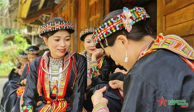 Đặc sắc đám cưới người Dao đỏ ở Khai Trung ảnh 1