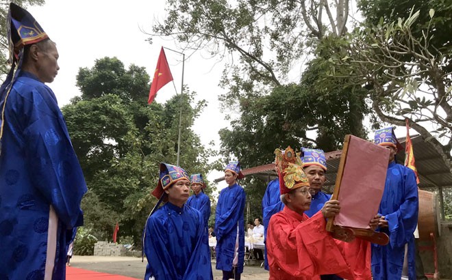 Huyện Yên Bình dâng hương đình Khả Lĩnh ảnh 1