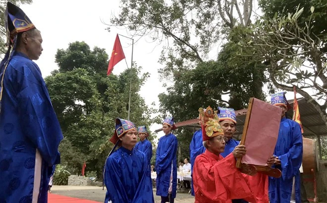 Huyện Yên Bình dâng hương đình Khả Lĩnh ảnh 1