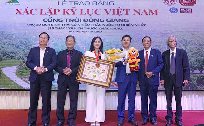 Cổng trời Đông Giang lập kỷ lục Việt Nam về thác nước tự nhiên ảnh 2 Cổng trời Đông Giang lập kỷ lục Việt Nam về thác nước tự nhiên ảnh 2