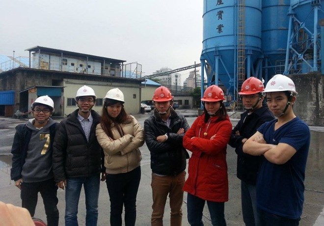 Phó giáo sư Việt nghiên cứu vật liệu bê tông từ bùn thải và tro bay ảnh 1 Phó giáo sư Việt nghiên cứu vật liệu bê tông từ bùn thải và tro bay ảnh 1