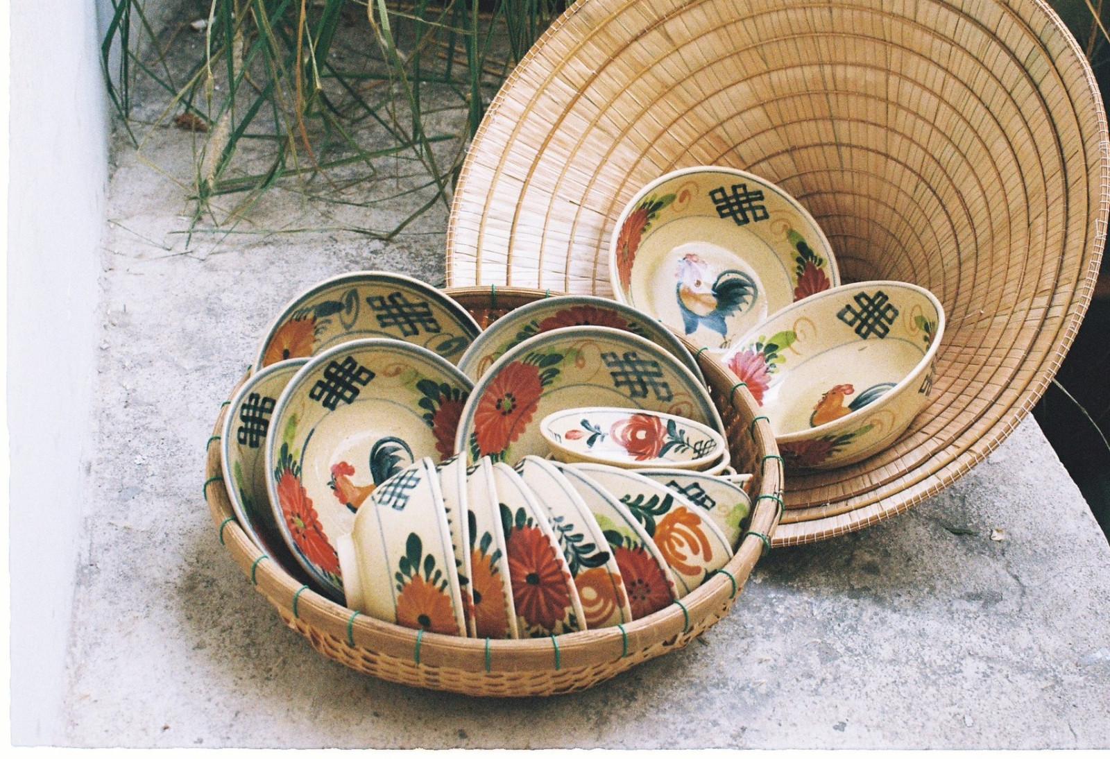 Một số sản phẩm gốm Lái Thiêu đẹp mắt của anh Huỳnh được đăng tải trên các nền tảng mạng xã hội. Ảnh: NVCC Một số sản phẩm gốm Lái Thiêu đẹp mắt của anh Huỳnh được đăng tải trên các nền tảng mạng xã hội. Ảnh: NVCC