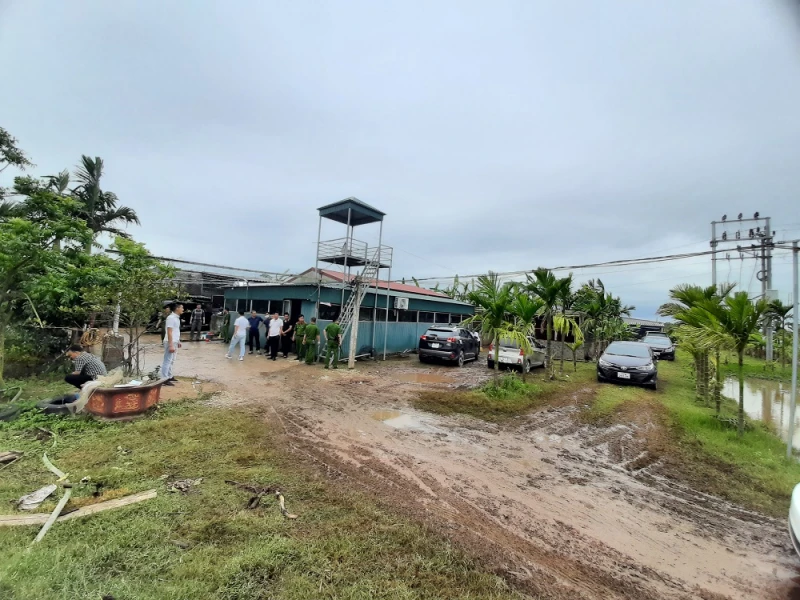 Đột kích trang trại, phát hiện hơn 40 đối tượng tụ tập đá gà ăn tiền -0