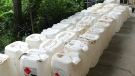 Bắt quả tang cơ sở sản xuất 60.000 lít giấm giả bằng axit công nghiệp
