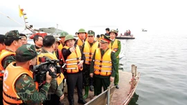 Chủ tịch UBND tỉnh Nguyễn Tuấn Anh chỉ đạo công tác tìm kiếm, cứu nạn vụ tai nạn giao thông đường thuỷ tại hồ Thác Bà