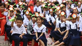 Miễn học phí: Mệnh lệnh vì dân, vì tương lai
