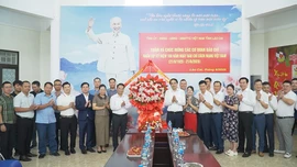 Bí thư Tỉnh ủy, Chủ tịch UBND tỉnh Trịnh Xuân Trường thăm, chúc mừng các cơ quan báo chí nhân kỷ niệm 100 năm ngày Báo chí cách mạng Việt Nam