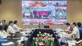 Các điểm cầu trên cả nước kết nối trực tuyến trong hội nghị về cải cách thủ tục hành chính.