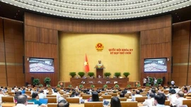 Quốc hội xem xét đầu tư 2 đường bộ cao tốc và rút ngắn nhiệm kỳ khóa XV
