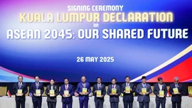 Thủ tướng cùng các nhà lãnh đạo ký Tuyên bố "ASEAN 2045: Tương lai chung của chúng ta"