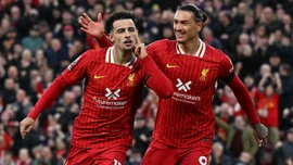 Đánh bại Chelsea, Liverpool trở lại ngôi đầu