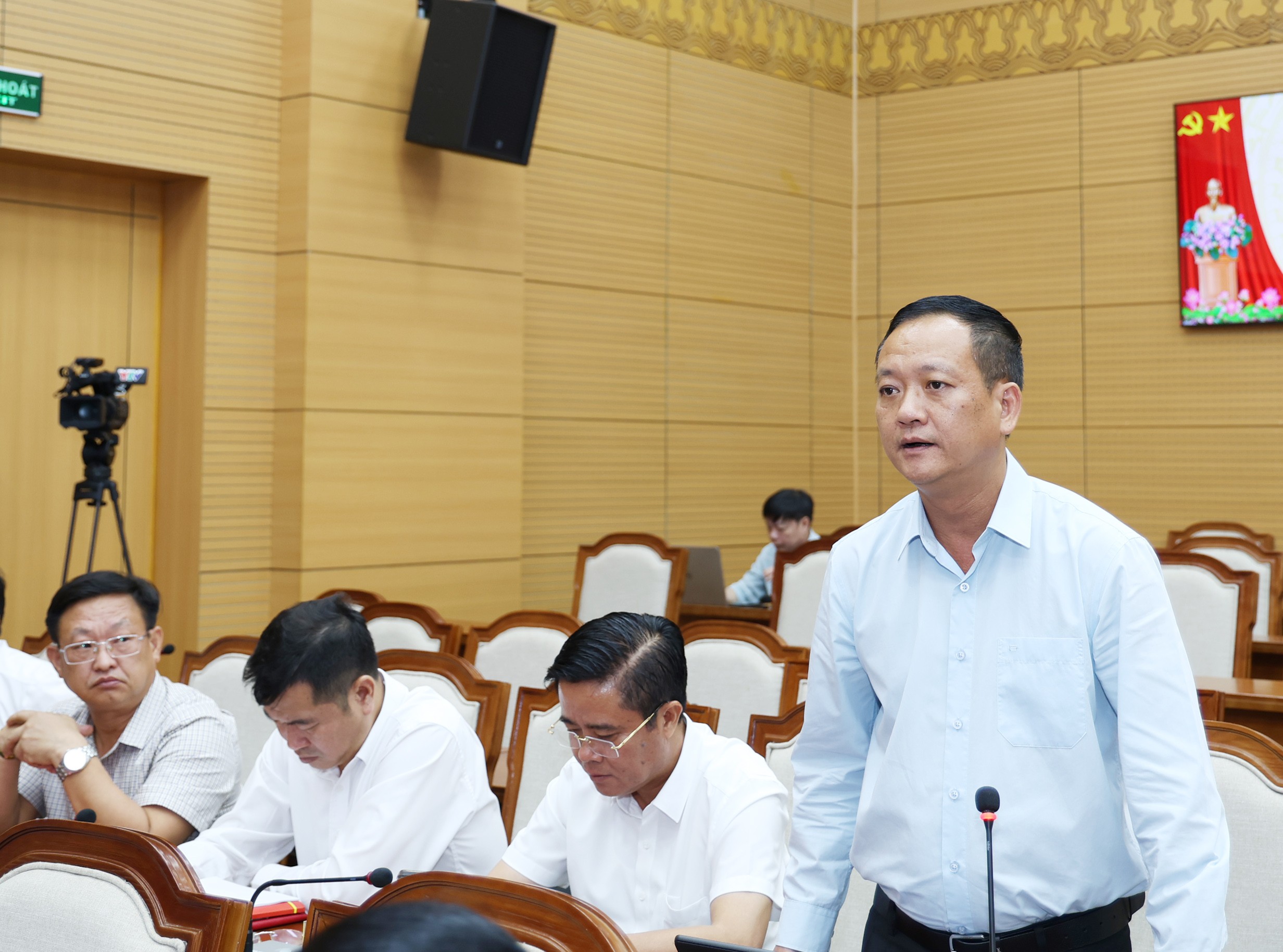 Đại biểu phát biểu thảo luận tại hội nghị. img-8685.jpg